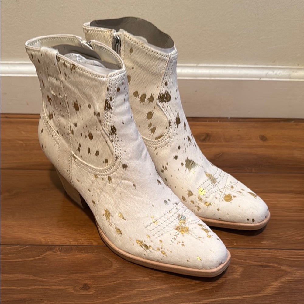 Dolce Vita cowboy Ankle Boots